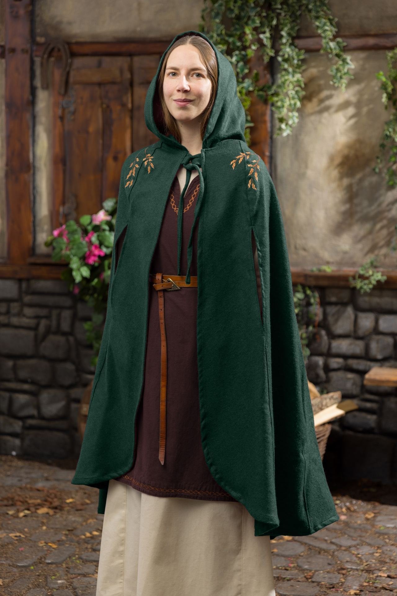 Cape Aric Dark Green Cape Aric Dark Green