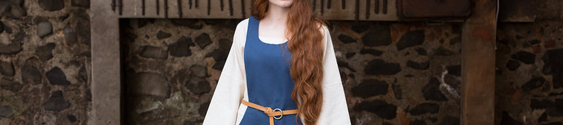 Blue medieval dress with white sleeves from Burgschneider.