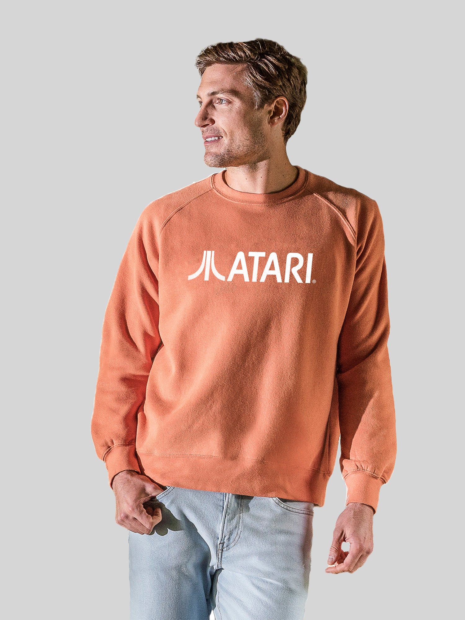 Logotipo de Atari Games White Retro Gaming Horizontal con Vintage Fleece Raglan Crew