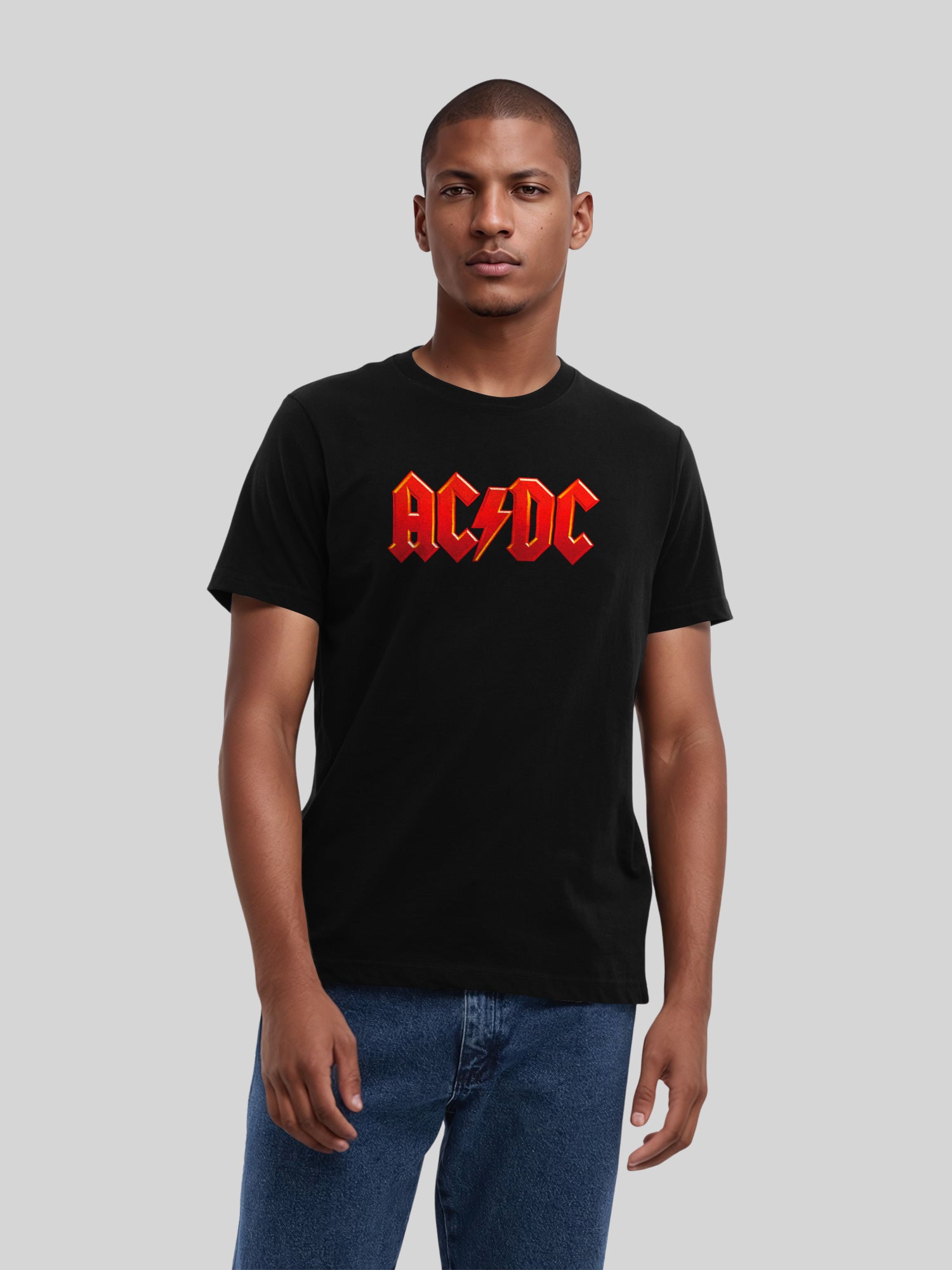 ACDC logotipo rojo oscuro con blancos verdaderos | Camiseta regular para hombres