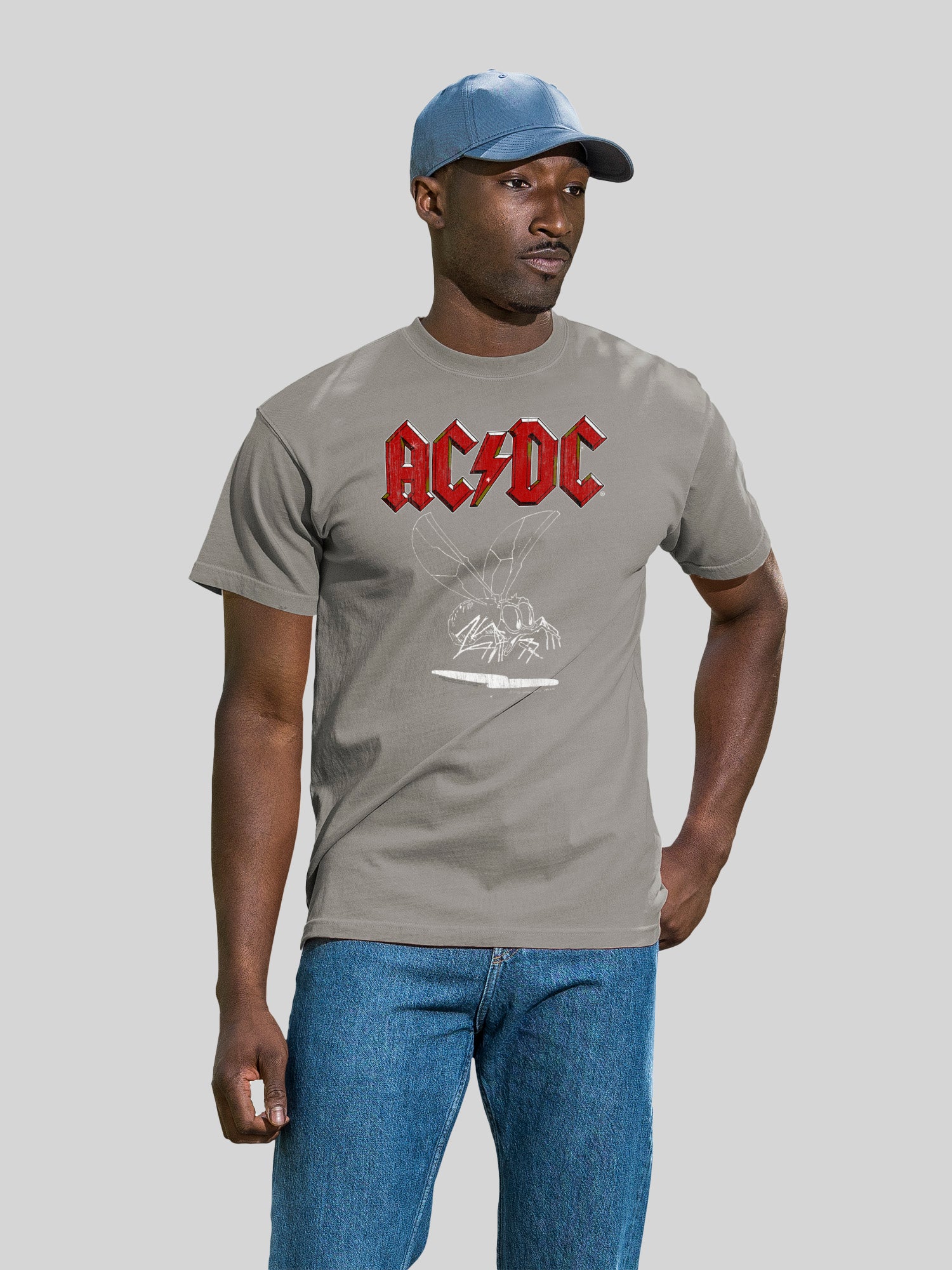 AC/DC Fly on the Wall 1985 con camiseta de color costero