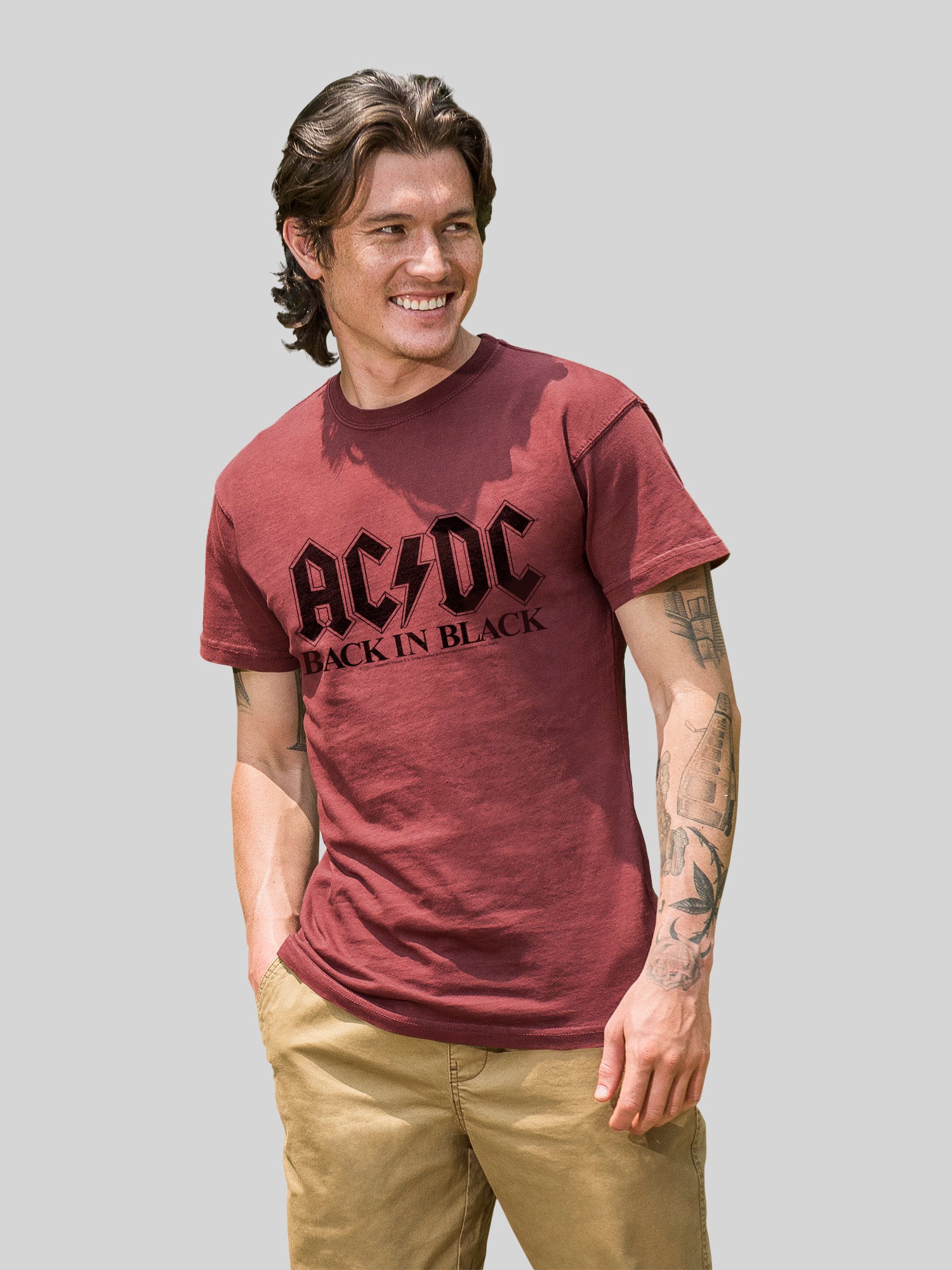 AC/DC Atrás en logotipo negro con camiseta de color costero
