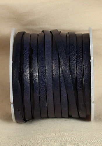 Correa trenzada de cuero de grano completo azul de 25 mm.