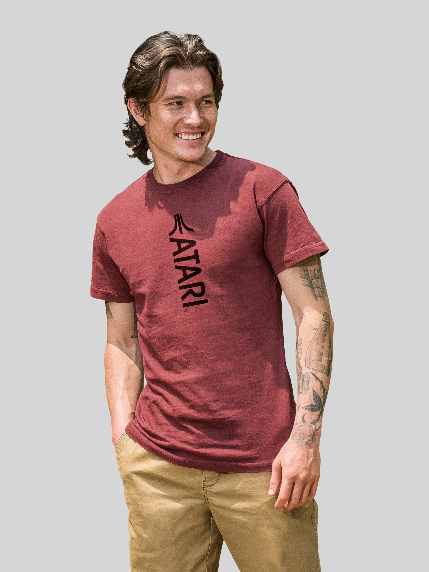 Atari Games Logotipo Vertical Black Retro Gaming con camiseta de color costero