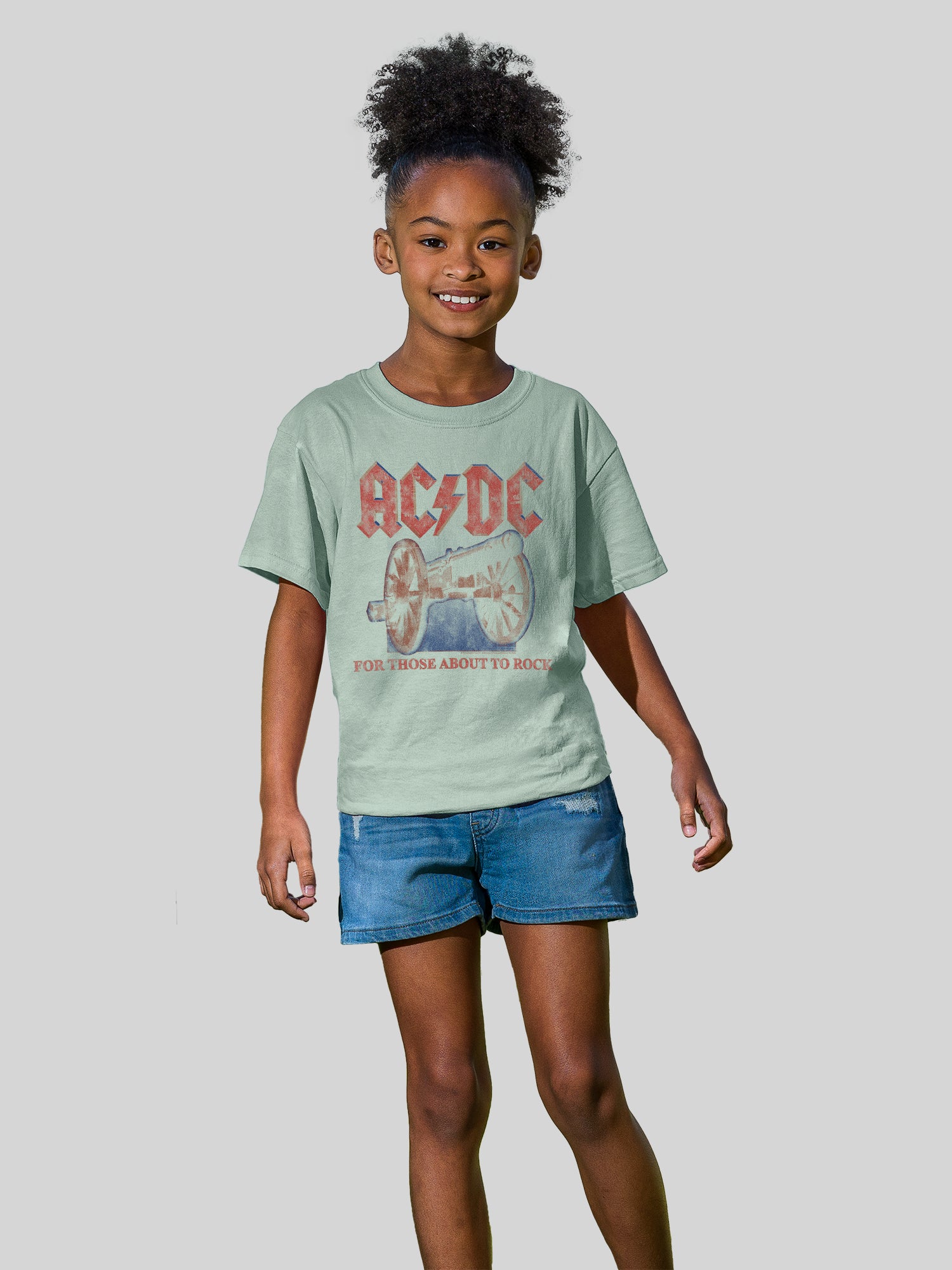 AC/DC para aquellos a punto de rockear Canon con la camiseta juvenil