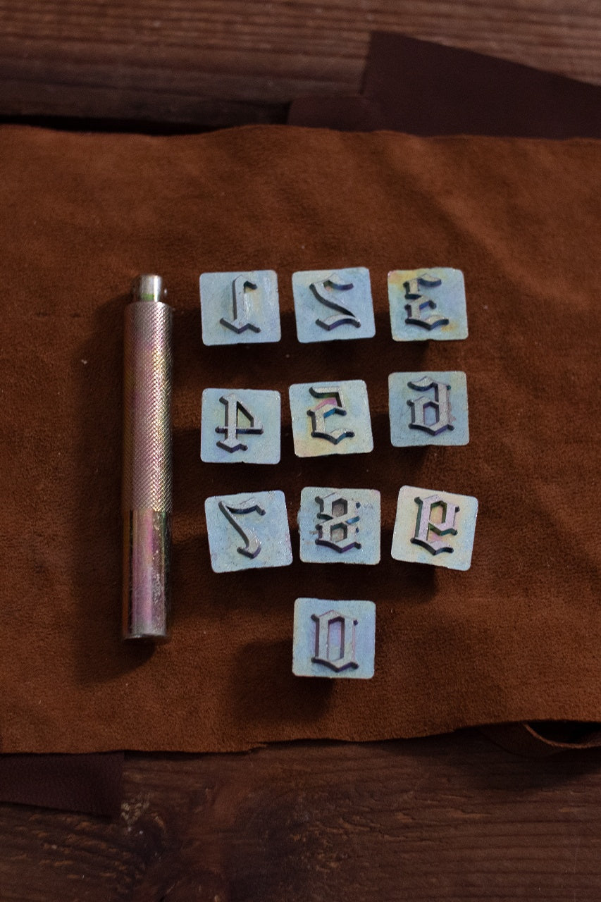Embossing Tool Set Numbers OLD ENGLISH (19,05 mm)