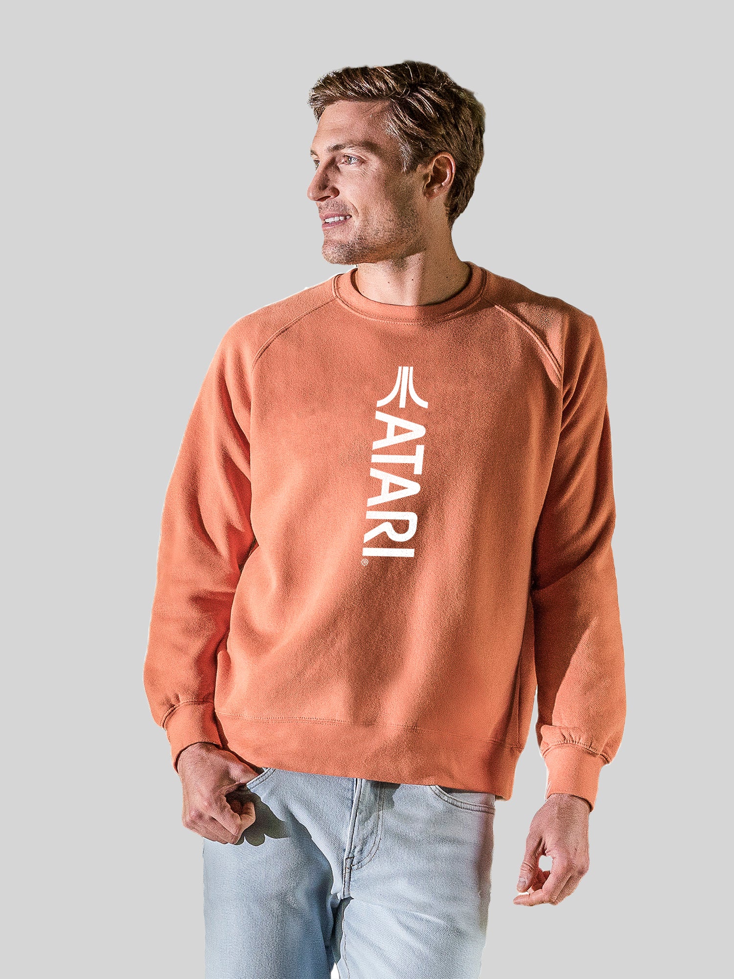 Juegos Atari Logotipo Vertical White Retro Gaming con Vintage Fleece Raglan Crew