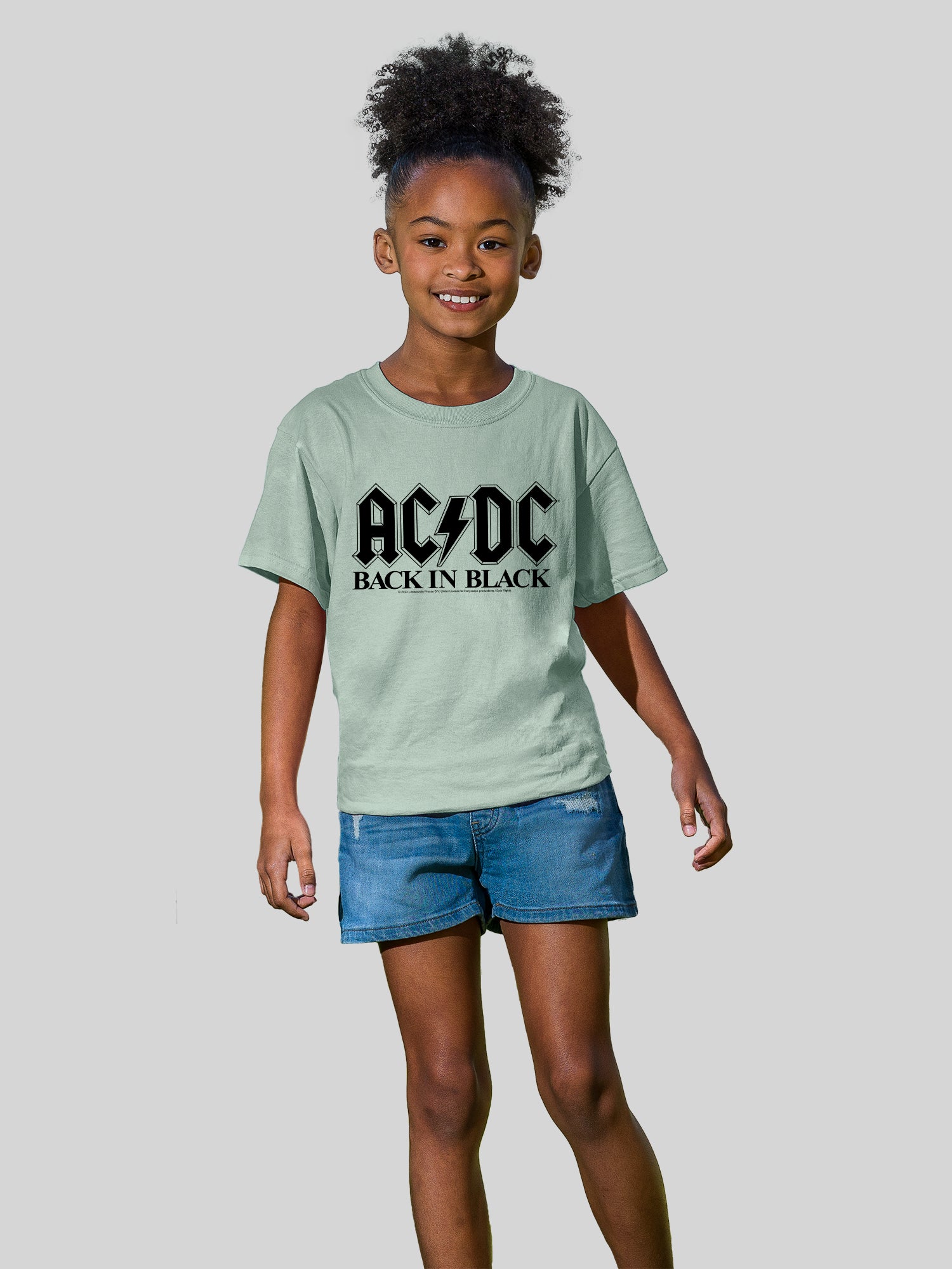 AC/DC de regreso en logotipo negro con camiseta de amigo juvenil