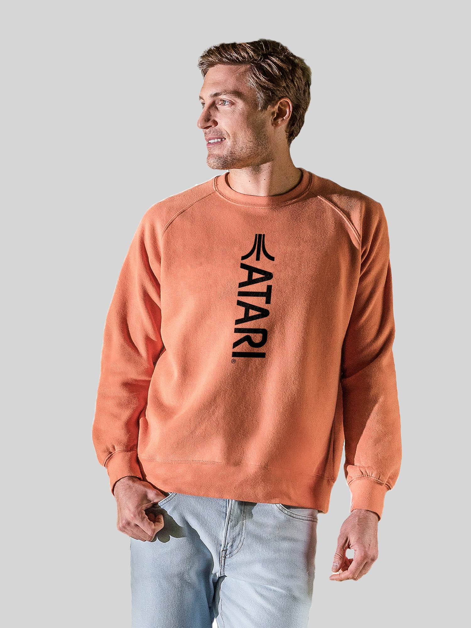 Juegos Atari Logotipo Vertical Black Retro Gaming con Vintage Fleece Raglan Crew