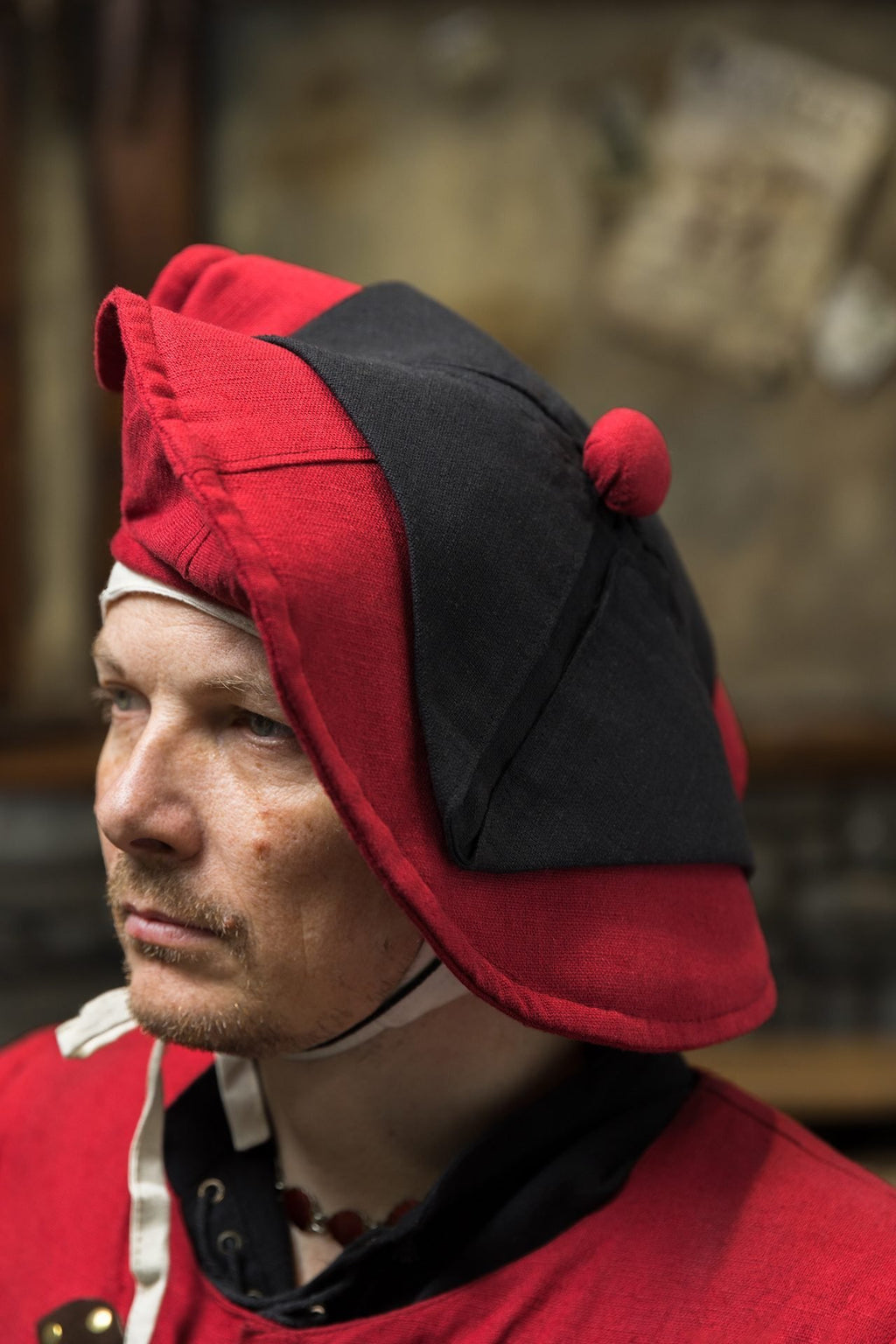 Warhammer Armoury Imperial Hat Type C Dark Red/Black