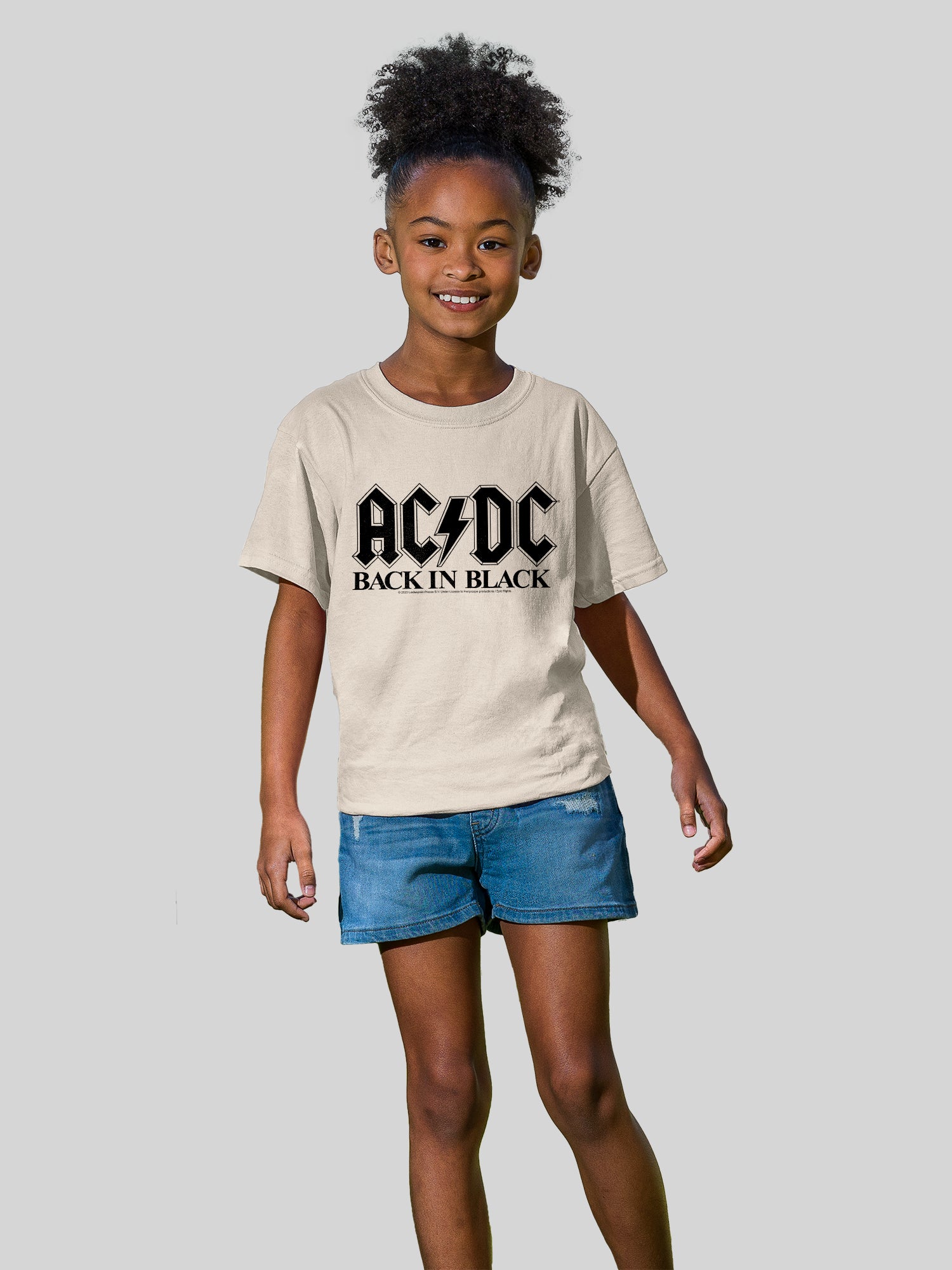 AC/DC de regreso en logotipo negro con camiseta de amigo juvenil