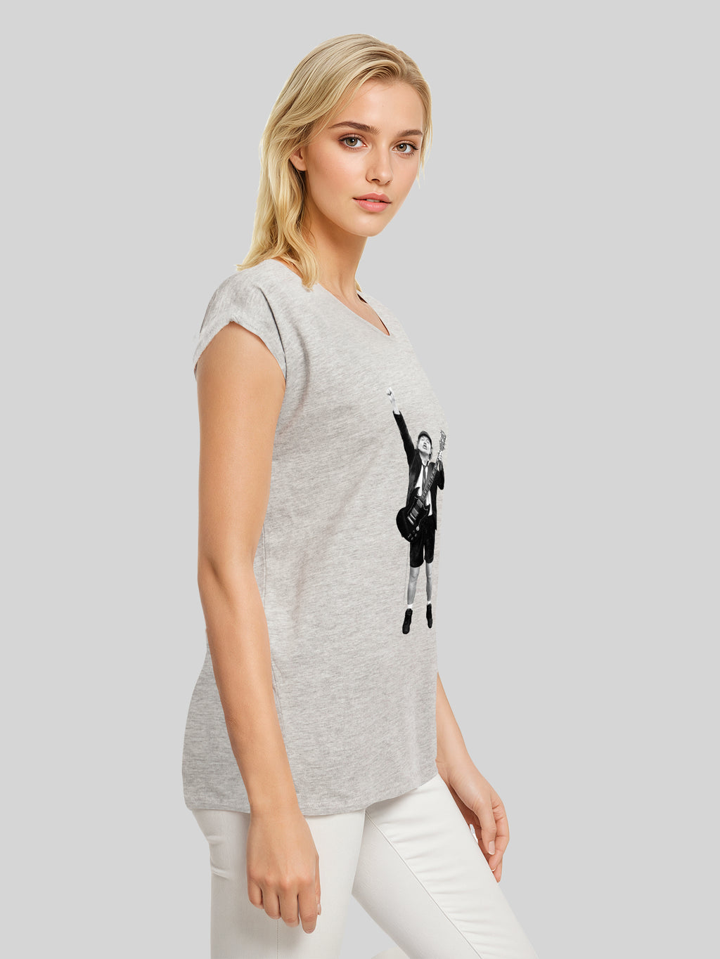 ACDC Angus Young a coupé les dames étendus