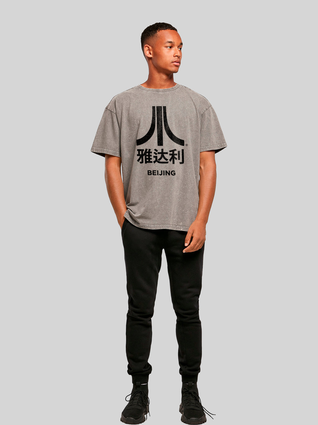 Atari Beijing Black Retro Arcade Games avec un tee surdimensionné lourds lavé acide