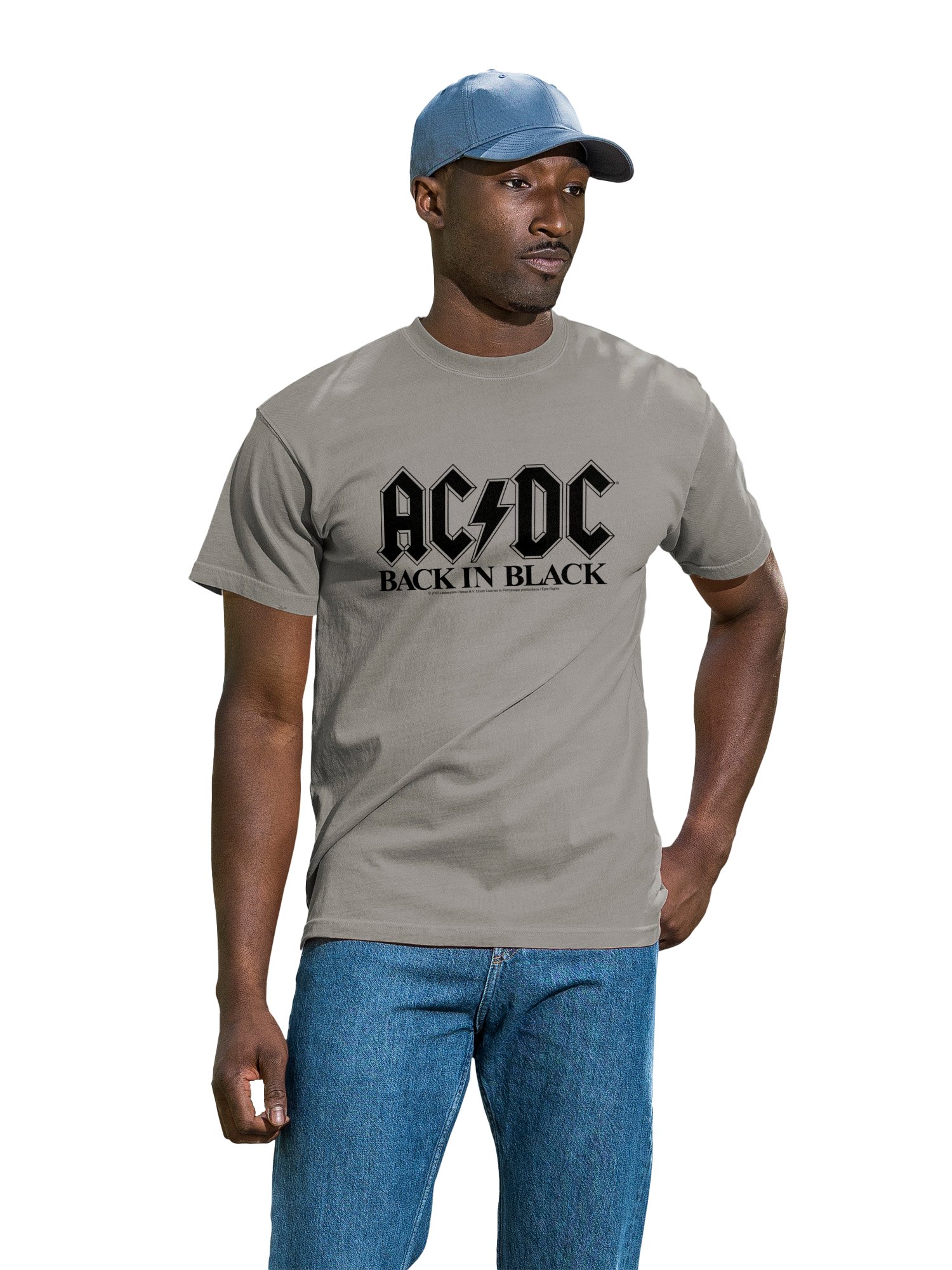 ACDC de regreso en logotipo negro con camiseta de color costero