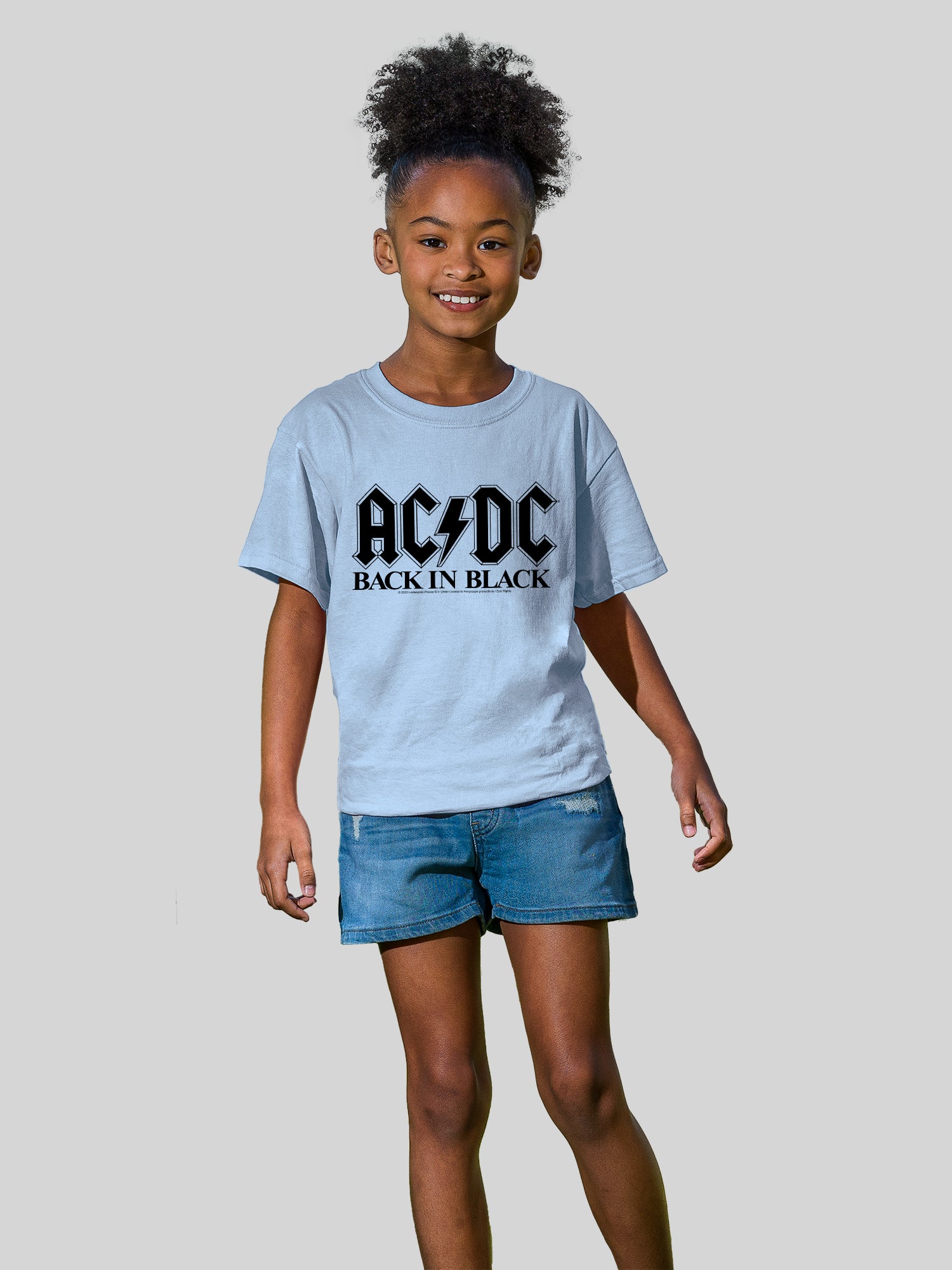 AC/DC de regreso en logotipo negro con camiseta de amigo juvenil