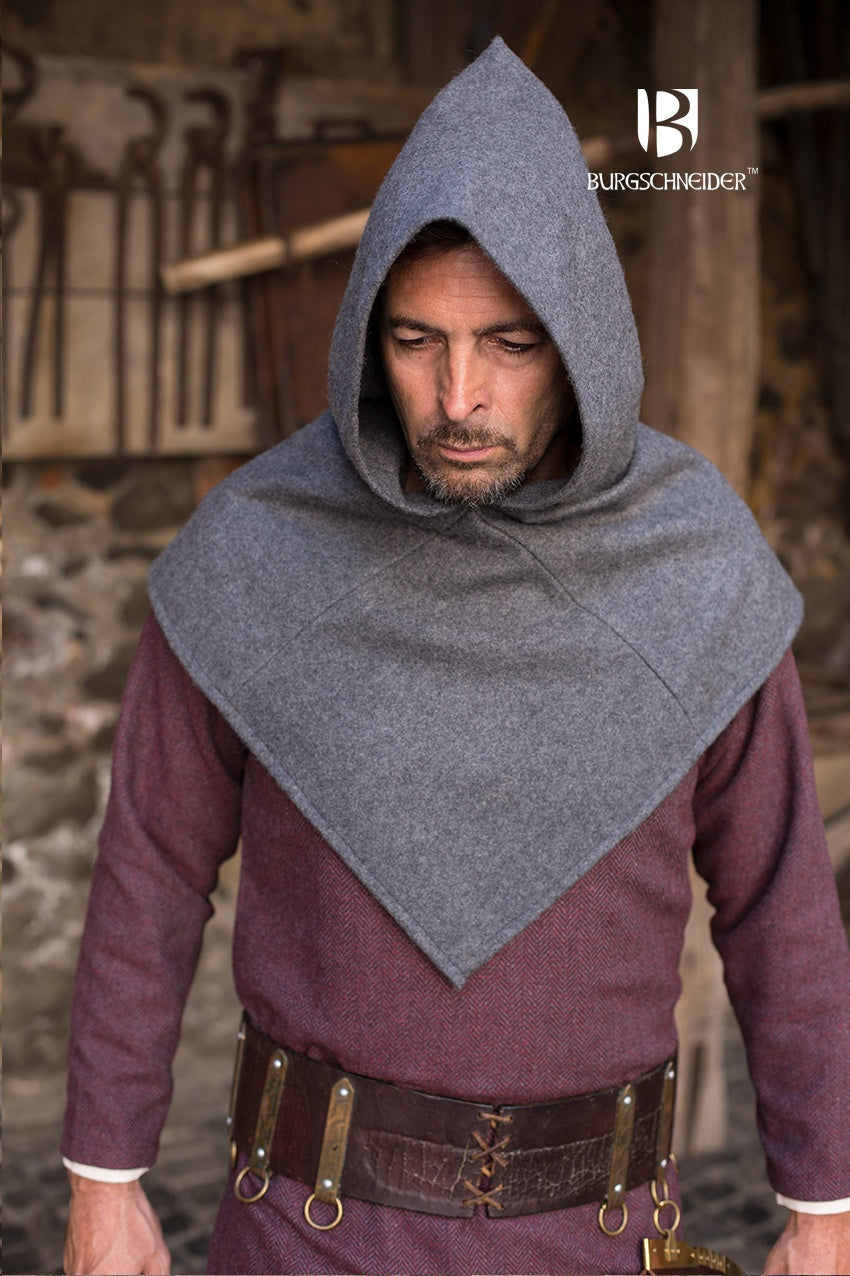 Skjoldehamn Cowl Bjorn Grey translates to \"Capucha Skjoldehamn Bjorn Gris\" in Spanish.