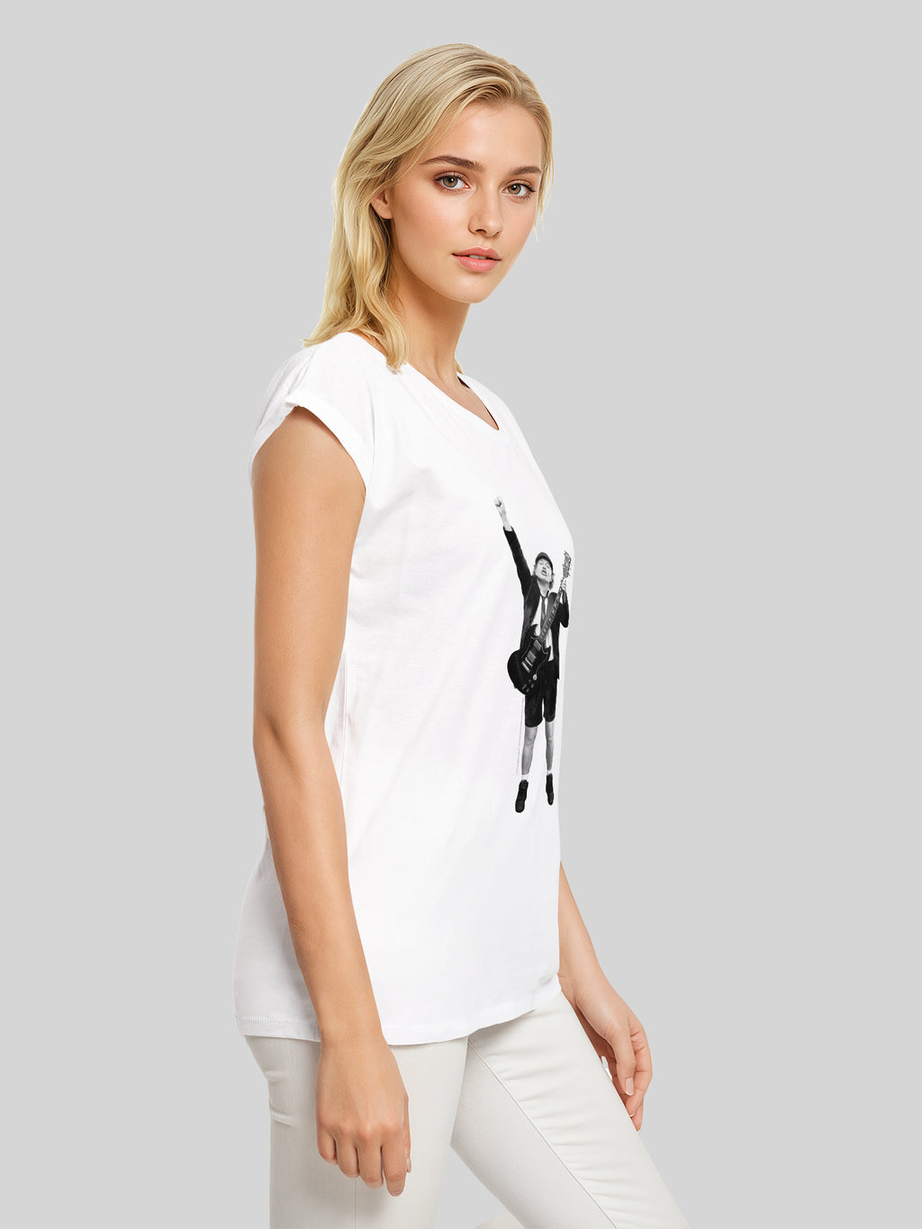 ACDC Angus Young a coupé les dames étendus