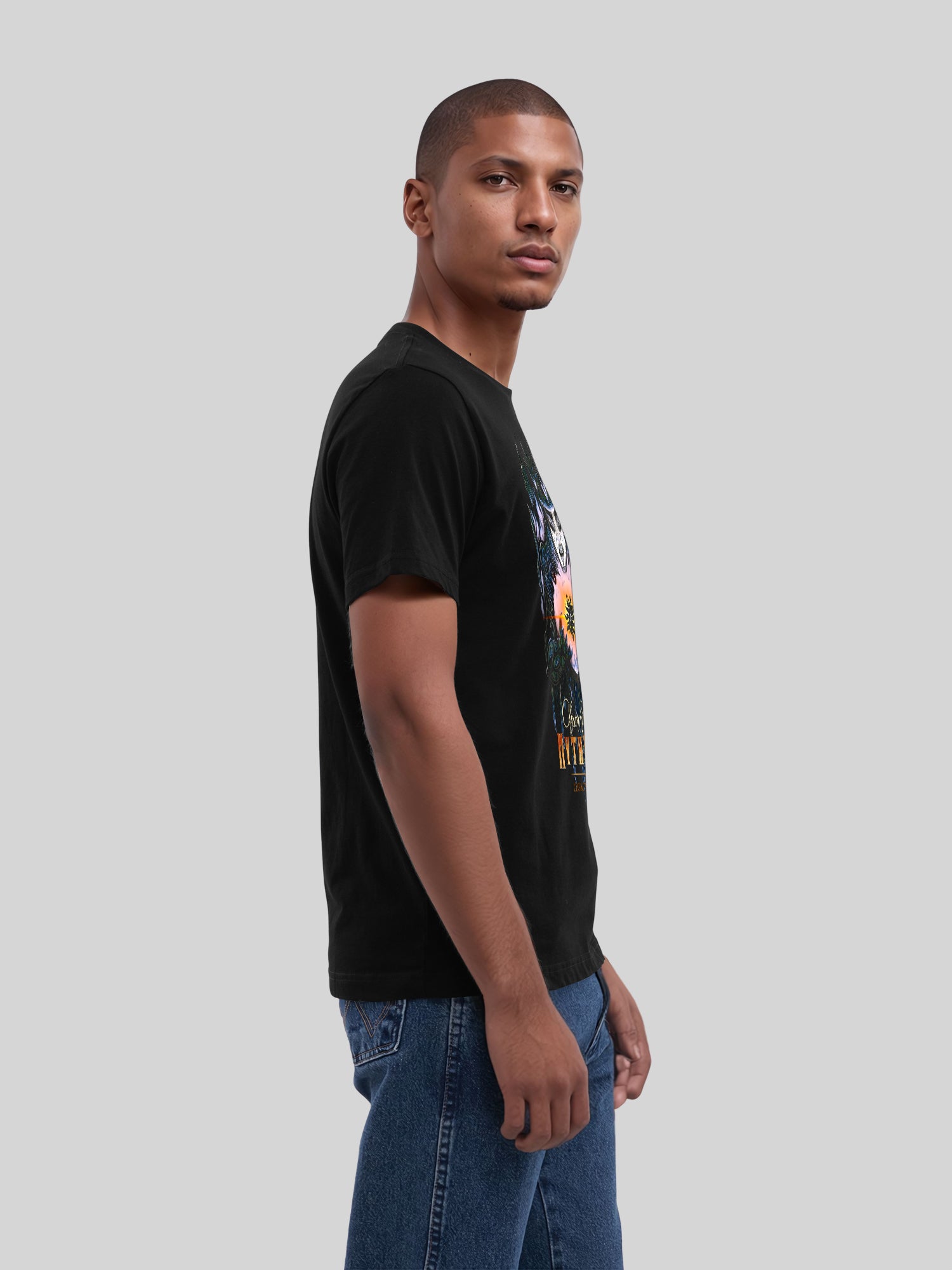 Crónicas de Mythodea 2025 apagado y logotipo y Burgschneider Wht con blancos verdaderos | Camiseta regular para hombres