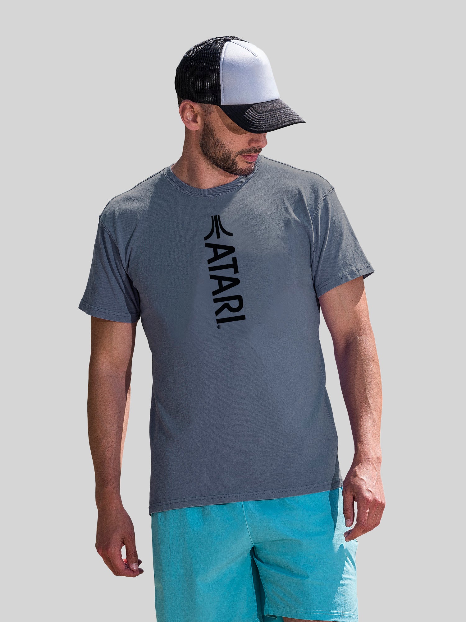 Atari Games Logotipo Vertical Black Retro Gaming con camiseta de color costero