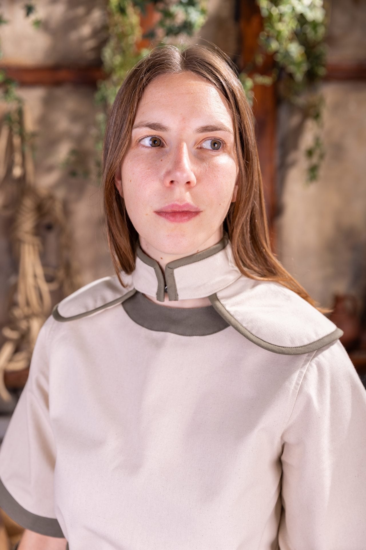 Dungeons & Dragons Female Cleric Gorget Natural/Seaweed