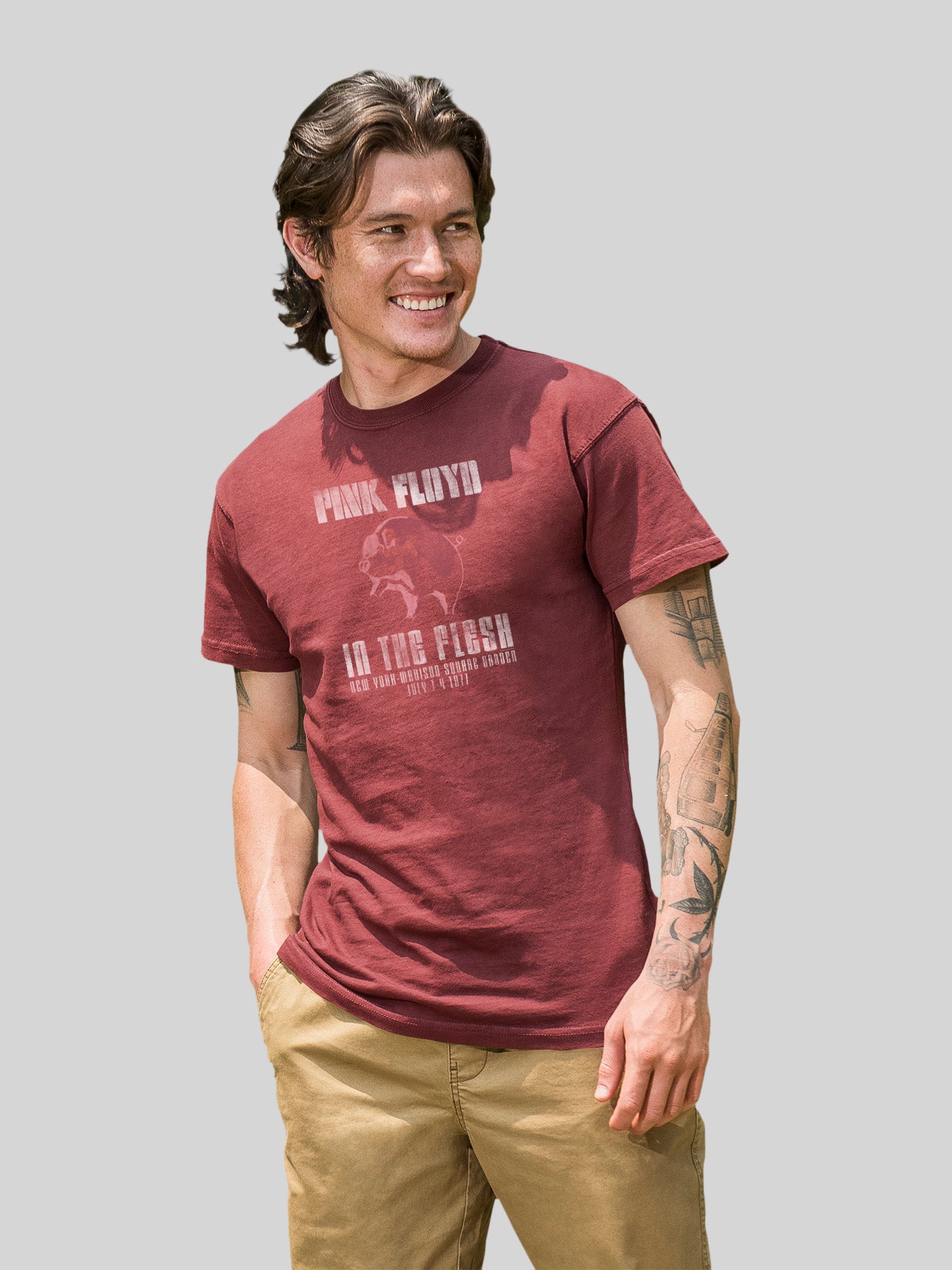 Pink Floyd dans la chair avec un tee-shirt de couleur côtière