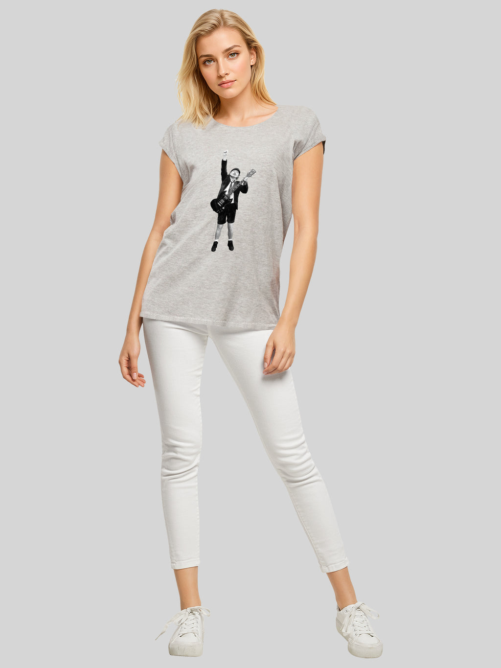 ACDC Angus Young a coupé les dames étendus