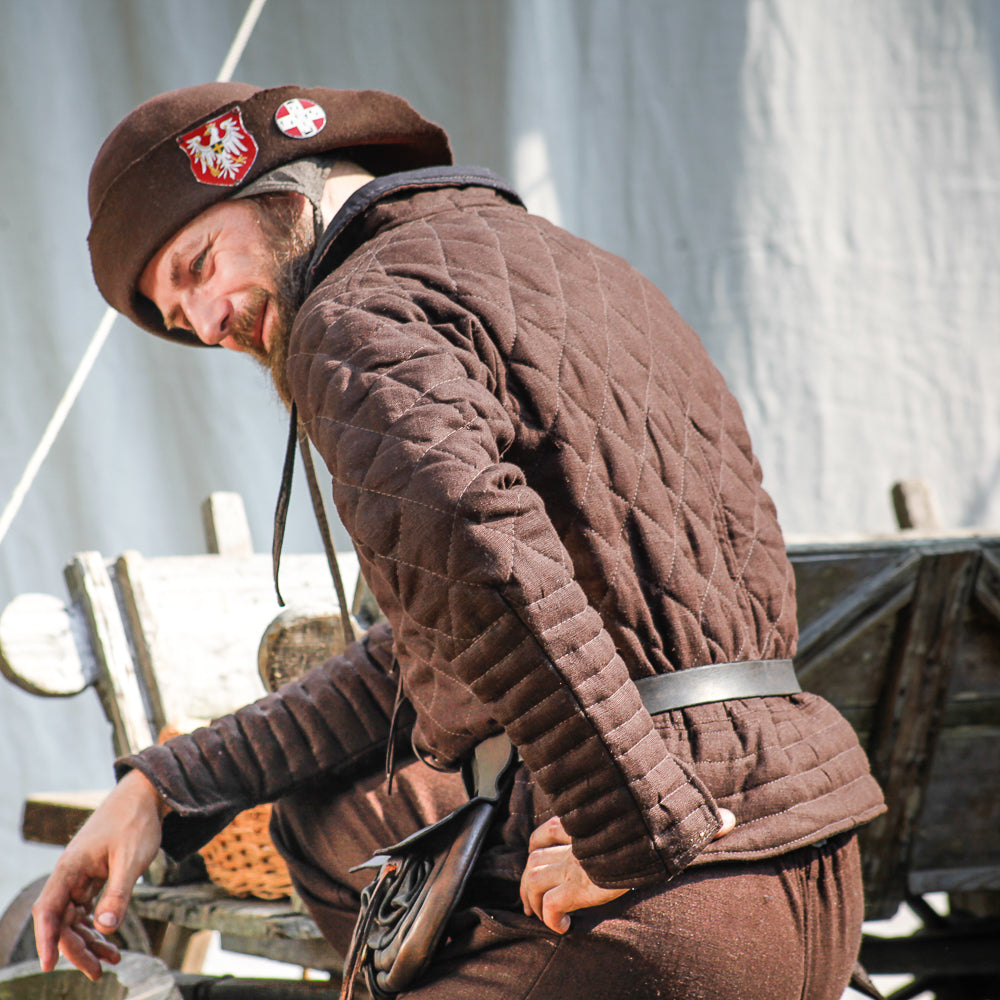 Gambesón Wolfenwacht marrón